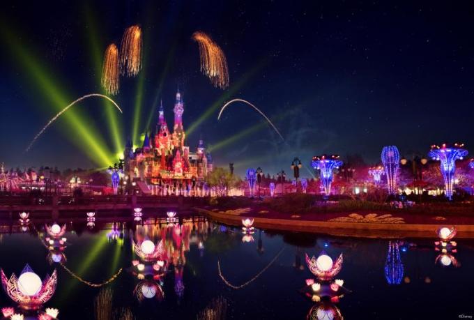 Fino a 27.000 luci del LED, più fontane e fuochi d'artificio! I fuochi d'artificio di Shanghai Disney stanno venendo presto